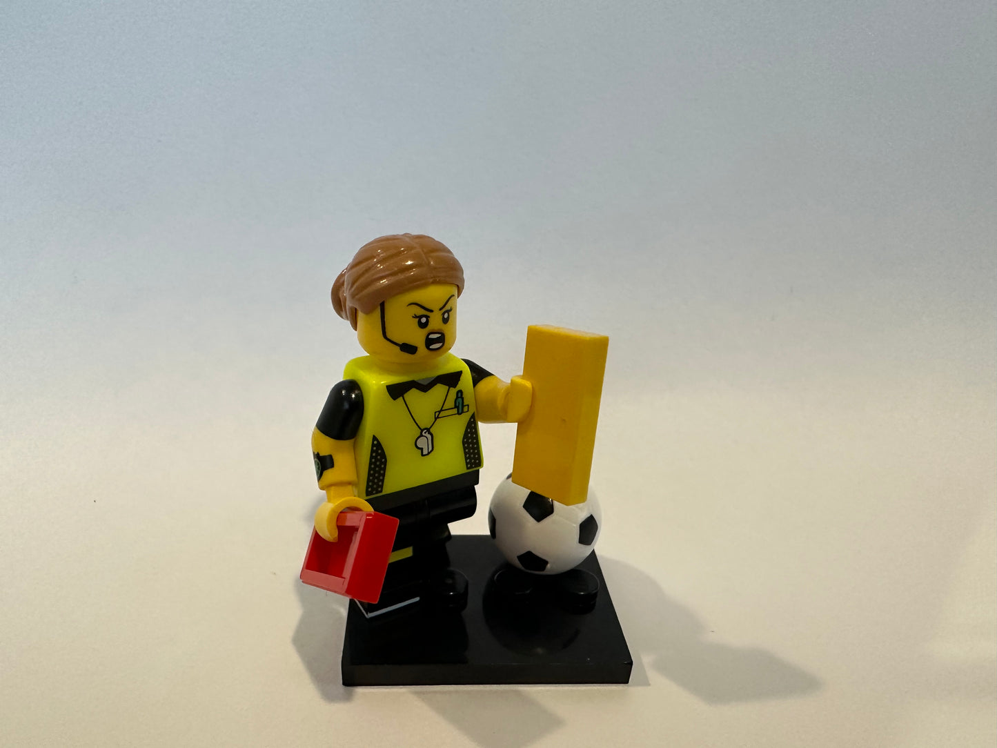 Lego Minifigures Series 24 Football Referee – Nikk Drips